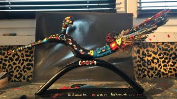 black open bird R